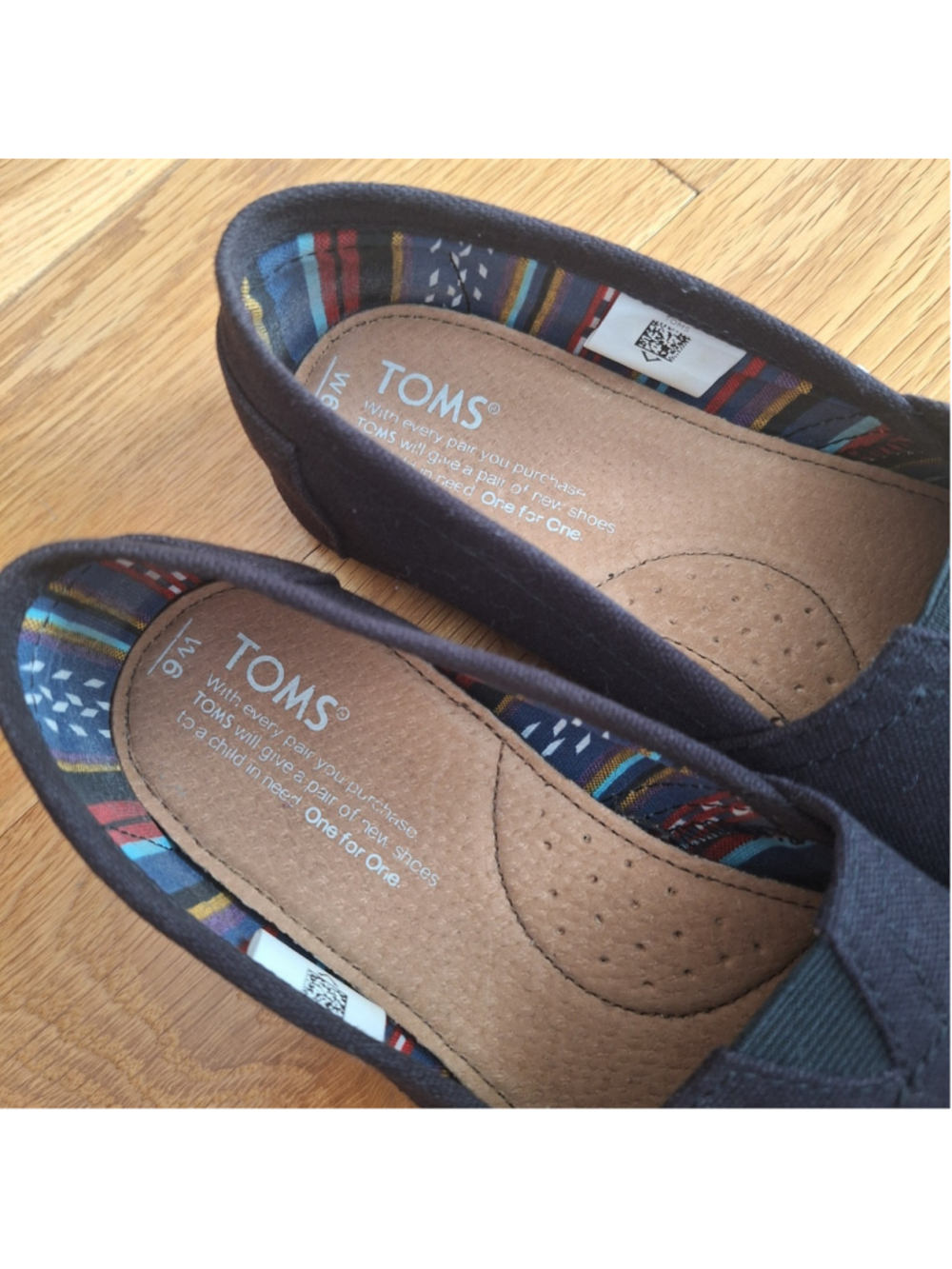 TOMS CLASSIC Canvas Shoes Womens Size 6 Black Solid Alpargatas - Picture 2 of 9